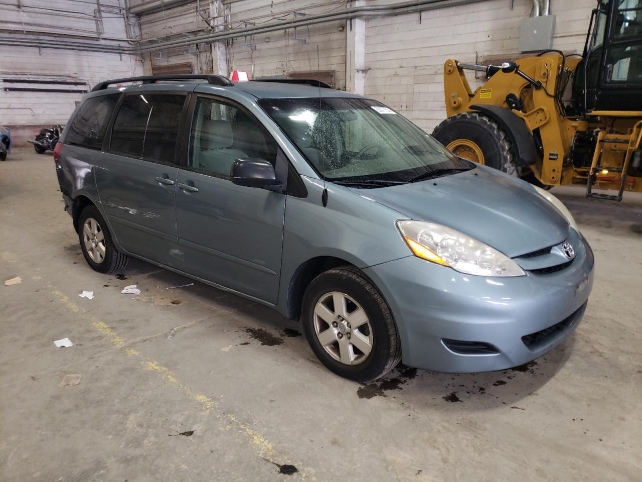 Photo 3 VIN: 5TDKK4CC4AS307993 - TOYOTA SIENNA 