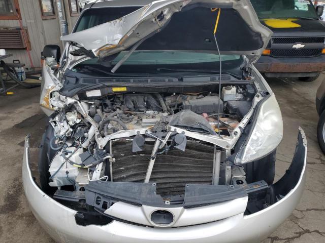 Photo 11 VIN: 5TDKK4CC4AS312353 - TOYOTA SIENNA LE 