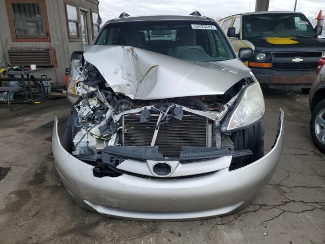 Photo 4 VIN: 5TDKK4CC4AS312353 - TOYOTA SIENNA LE 