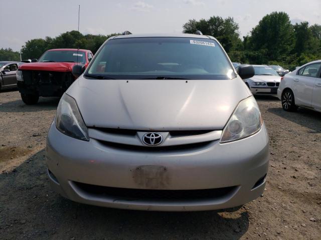 Photo 4 VIN: 5TDKK4CC4AS312644 - TOYOTA SIENNA CE 