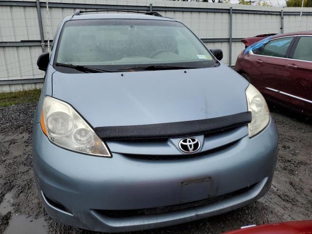 Photo 4 VIN: 5TDKK4CC4AS314975 - TOYOTA SIENNA CE 