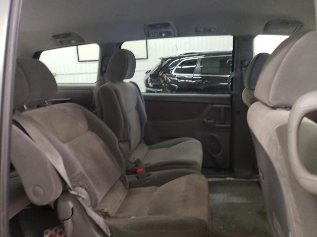 Photo 10 VIN: 5TDKK4CC4AS337494 - TOYOTA SIENNA CE 