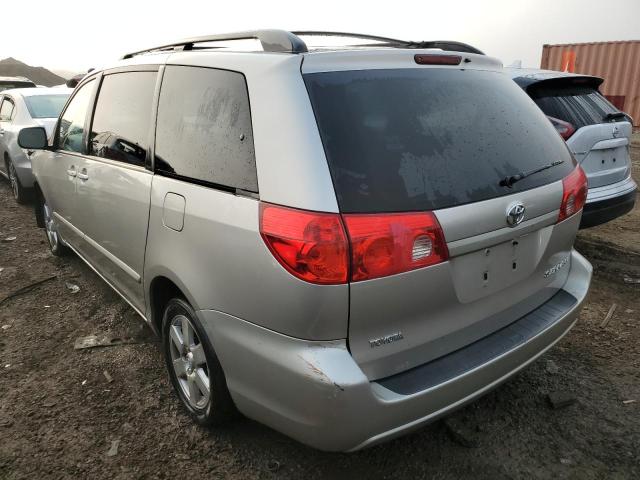 Photo 2 VIN: 5TDKK4CC5AS289598 - TOYOTA SIENNA CE 