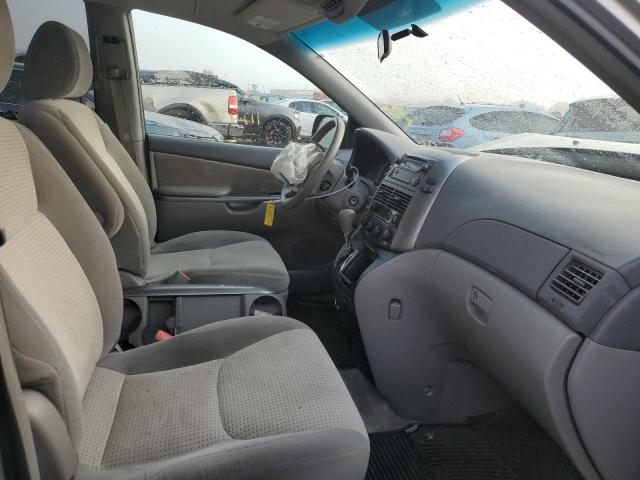 Photo 4 VIN: 5TDKK4CC5AS289598 - TOYOTA SIENNA CE 