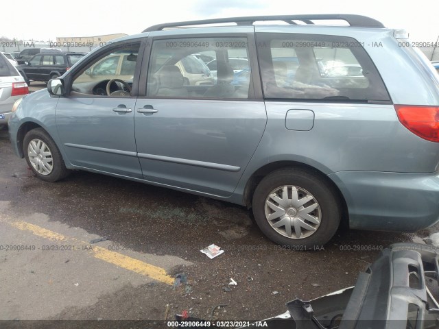 Photo 2 VIN: 5TDKK4CC5AS296003 - TOYOTA SIENNA 