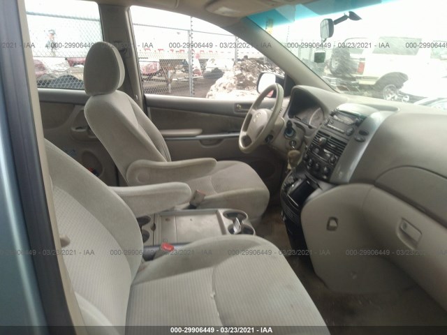 Photo 4 VIN: 5TDKK4CC5AS296003 - TOYOTA SIENNA 