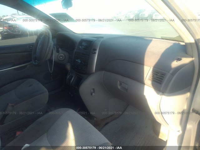 Photo 4 VIN: 5TDKK4CC5AS305251 - TOYOTA SIENNA 