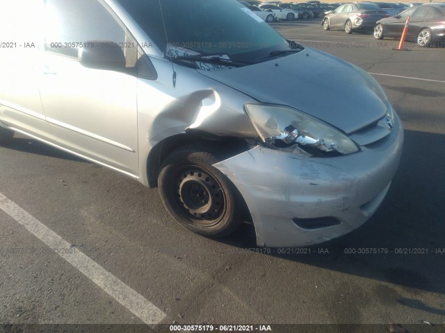 Photo 5 VIN: 5TDKK4CC5AS305251 - TOYOTA SIENNA 