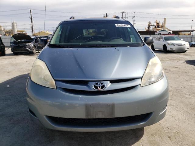 Photo 4 VIN: 5TDKK4CC5AS311843 - TOYOTA SIENNA CE 