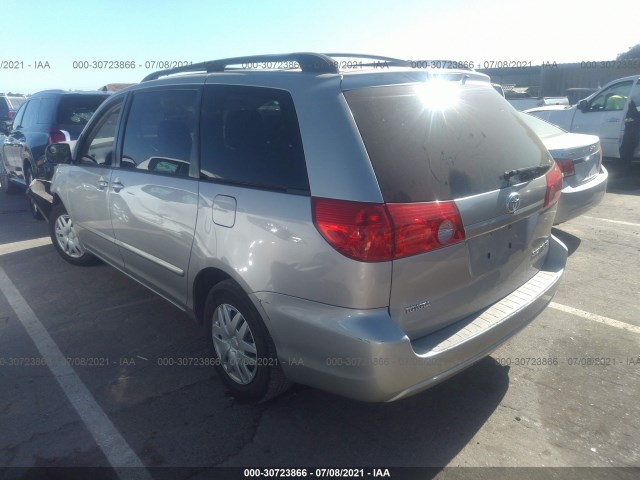 Photo 2 VIN: 5TDKK4CC5AS318131 - TOYOTA SIENNA 