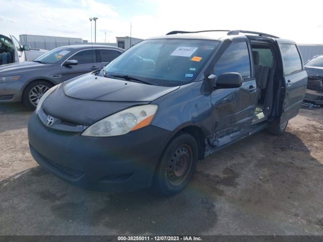 Photo 1 VIN: 5TDKK4CC5AS318257 - TOYOTA SIENNA 