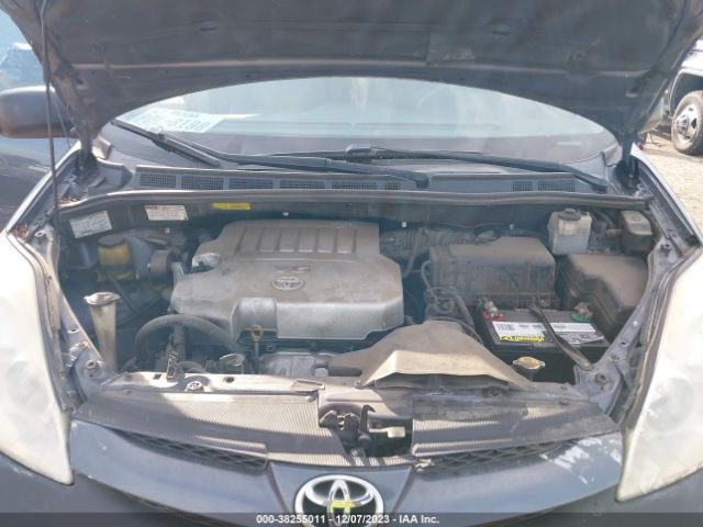 Photo 9 VIN: 5TDKK4CC5AS318257 - TOYOTA SIENNA 