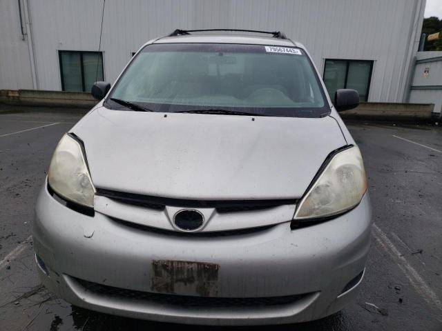 Photo 4 VIN: 5TDKK4CC5AS320896 - TOYOTA SIENNA CE 