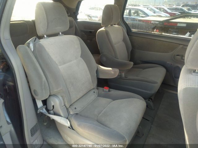 Photo 7 VIN: 5TDKK4CC5AS323930 - TOYOTA SIENNA 