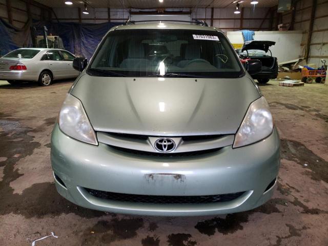 Photo 4 VIN: 5TDKK4CC5AS324575 - TOYOTA SIENNA CE 