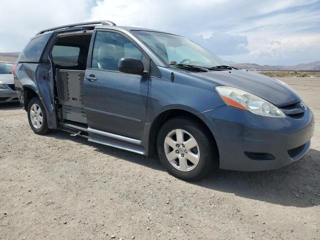 Photo 3 VIN: 5TDKK4CC5AS328237 - TOYOTA SIENNA CE 