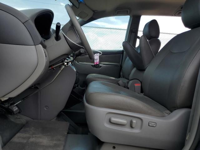 Photo 6 VIN: 5TDKK4CC5AS328237 - TOYOTA SIENNA CE 