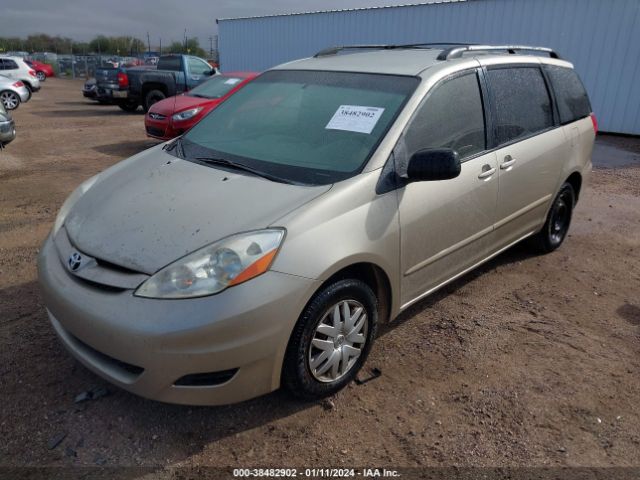 Photo 1 VIN: 5TDKK4CC5AS335012 - TOYOTA SIENNA 