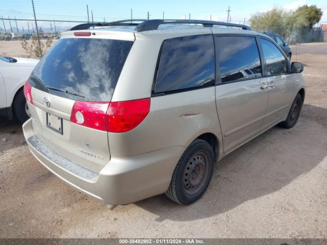 Photo 3 VIN: 5TDKK4CC5AS335012 - TOYOTA SIENNA 