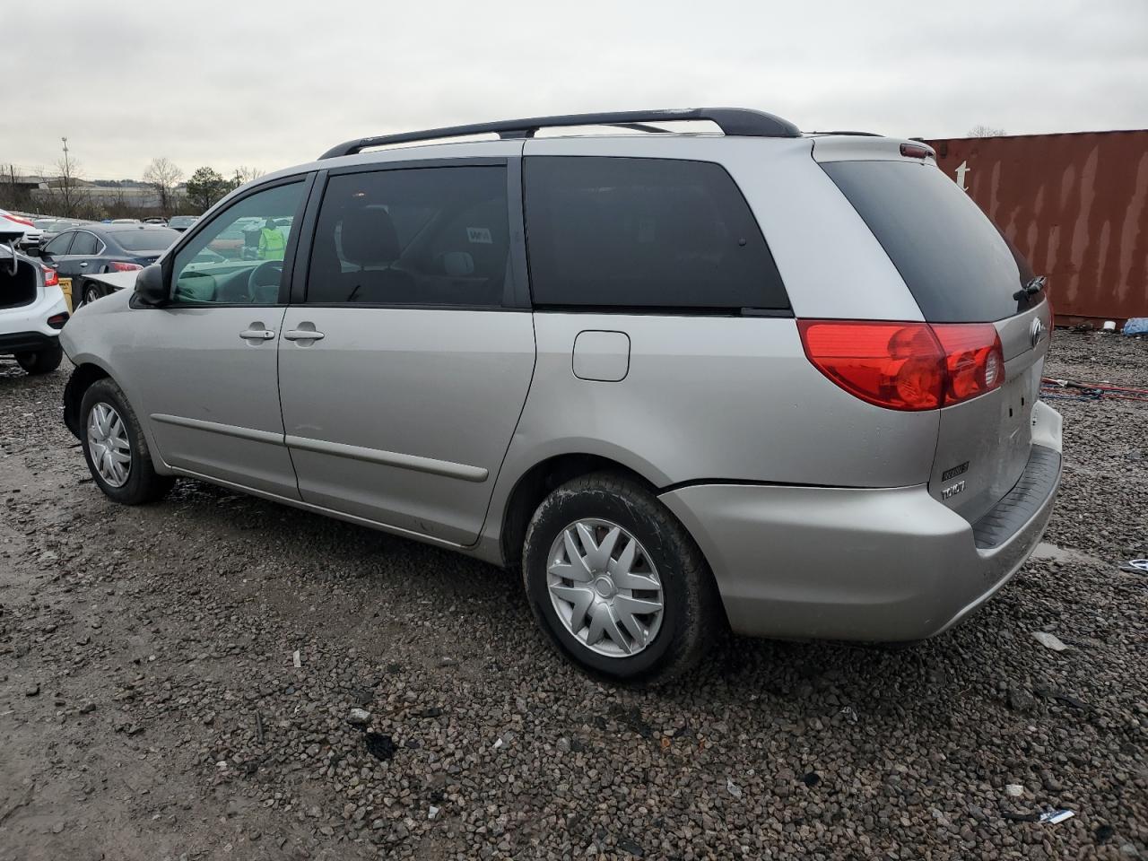 Photo 1 VIN: 5TDKK4CC5AS339755 - TOYOTA SIENNA 