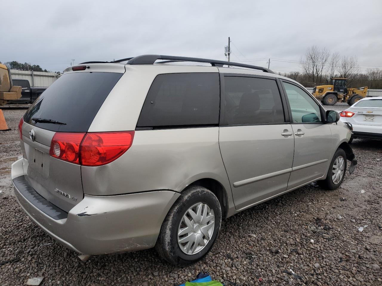 Photo 2 VIN: 5TDKK4CC5AS339755 - TOYOTA SIENNA 