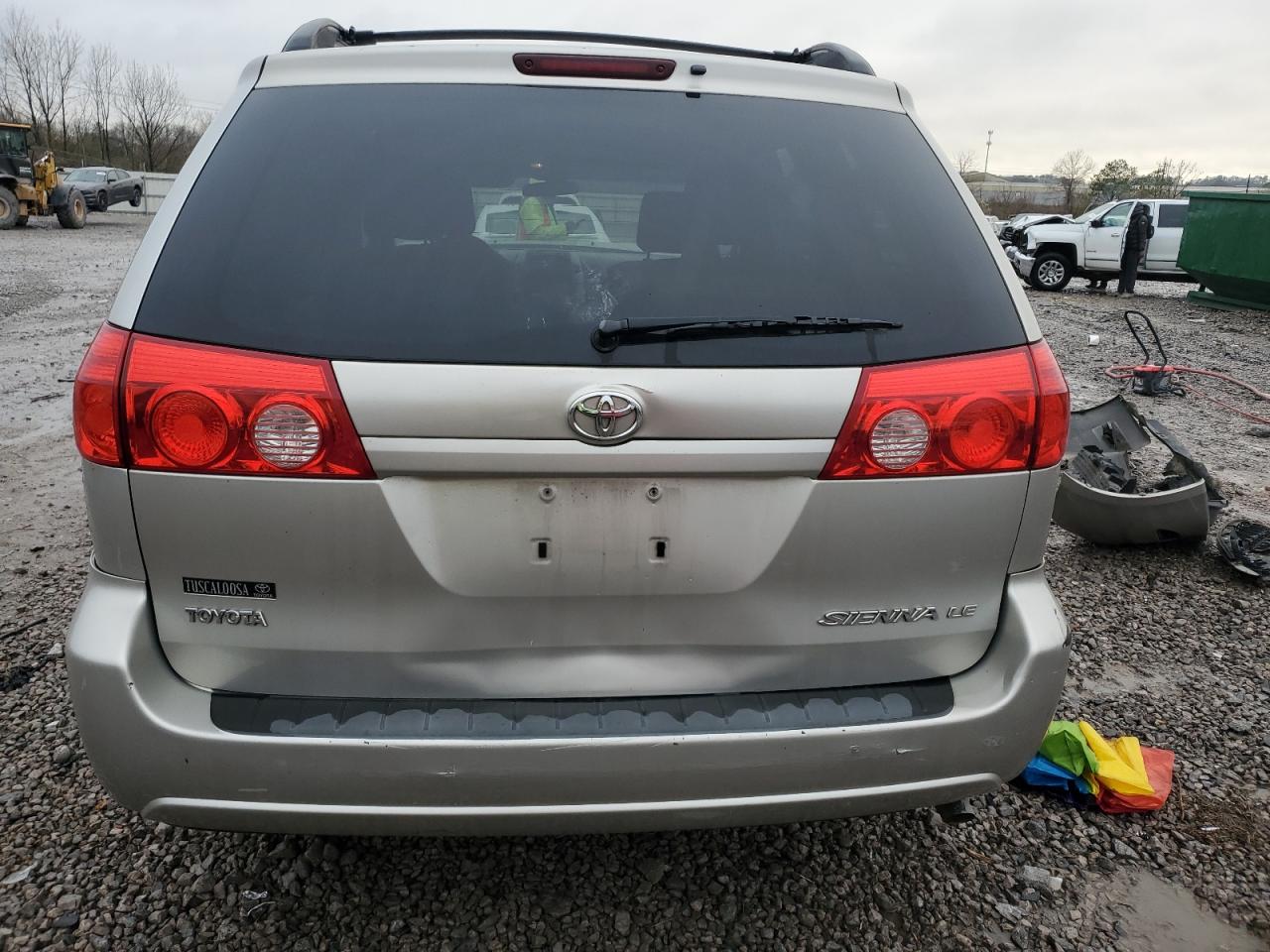 Photo 5 VIN: 5TDKK4CC5AS339755 - TOYOTA SIENNA 