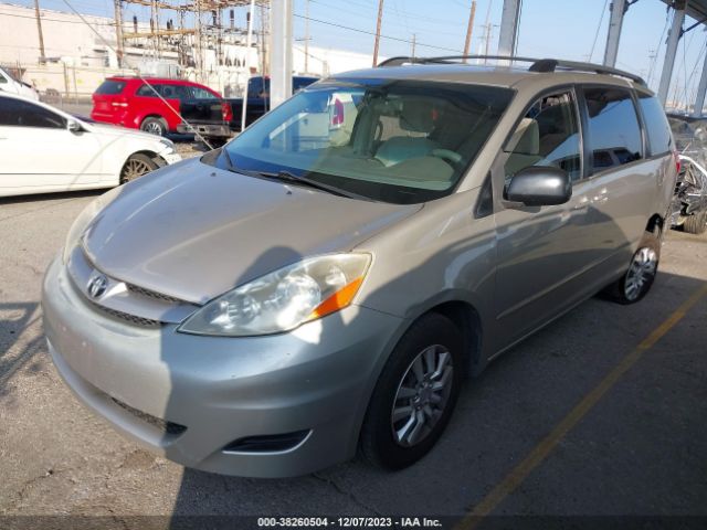 Photo 1 VIN: 5TDKK4CC6AS315058 - TOYOTA SIENNA 