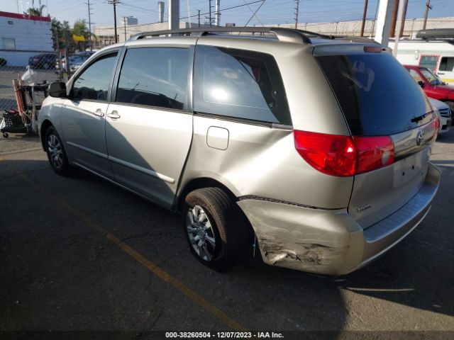 Photo 2 VIN: 5TDKK4CC6AS315058 - TOYOTA SIENNA 