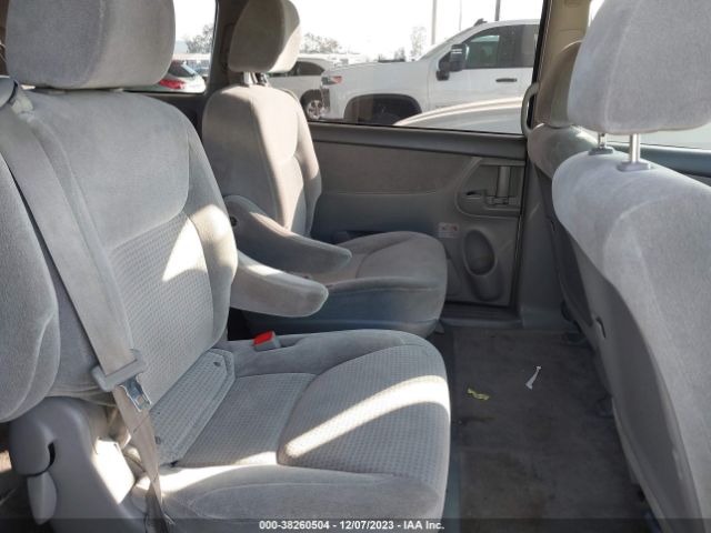 Photo 7 VIN: 5TDKK4CC6AS315058 - TOYOTA SIENNA 