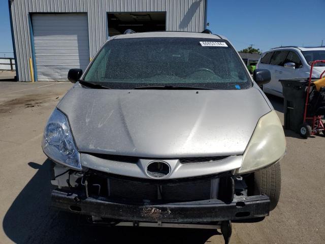 Photo 4 VIN: 5TDKK4CC6AS317148 - TOYOTA SIENNA CE 