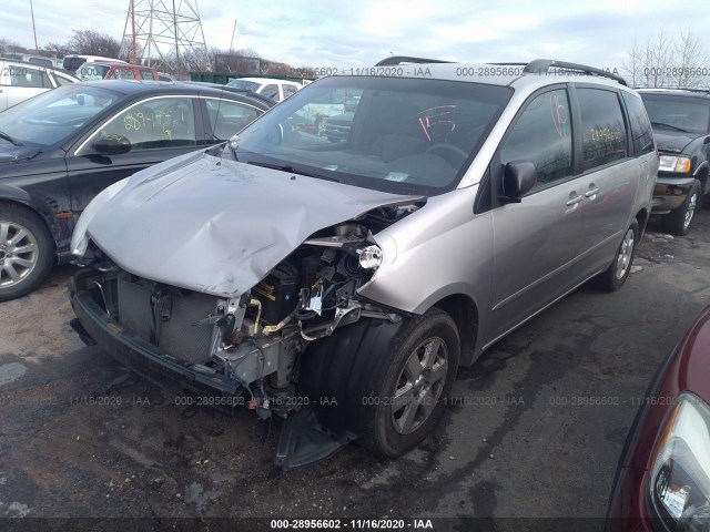 Photo 1 VIN: 5TDKK4CC6AS325377 - TOYOTA SIENNA 