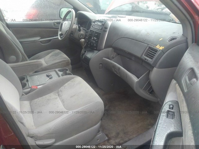 Photo 4 VIN: 5TDKK4CC7AS293653 - TOYOTA SIENNA 