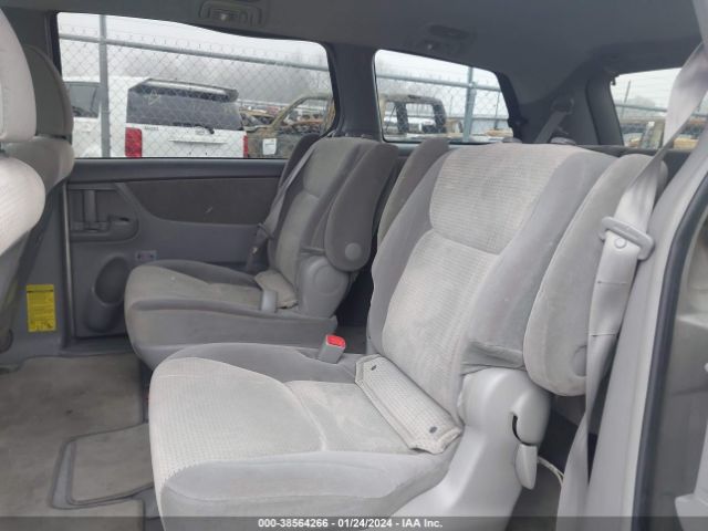 Photo 7 VIN: 5TDKK4CC7AS309401 - TOYOTA SIENNA 