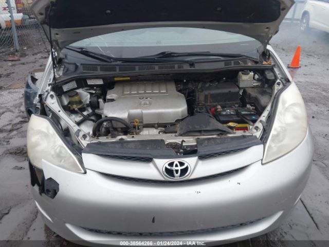 Photo 9 VIN: 5TDKK4CC7AS309401 - TOYOTA SIENNA 