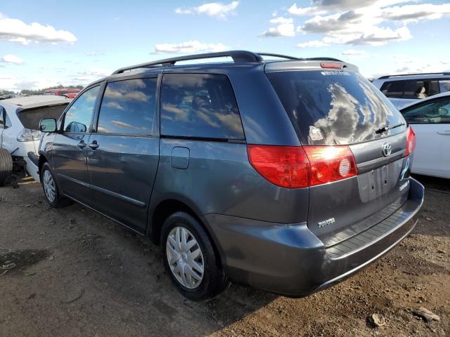 Photo 2 VIN: 5TDKK4CC7AS311939 - TOYOTA SIENNA CE 