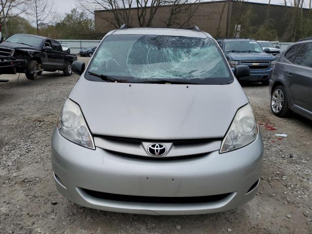 Photo 4 VIN: 5TDKK4CC7AS314100 - TOYOTA SIENNA CE 