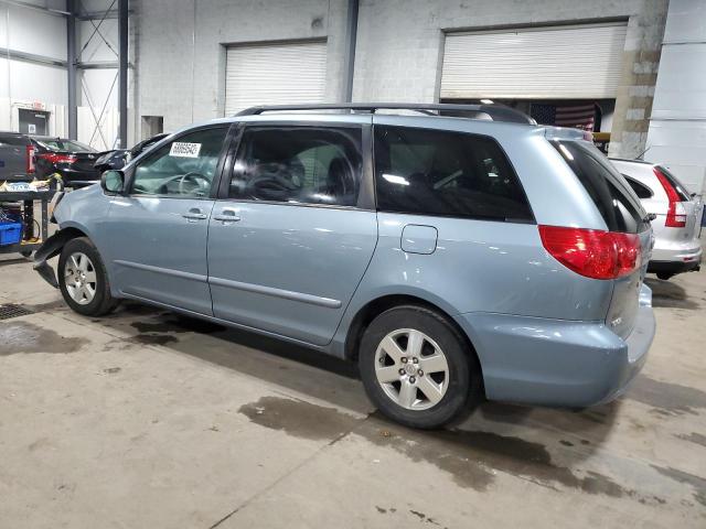 Photo 1 VIN: 5TDKK4CC7AS330507 - TOYOTA SIENNA CE 