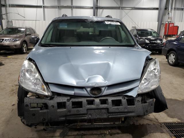 Photo 4 VIN: 5TDKK4CC7AS330507 - TOYOTA SIENNA CE 