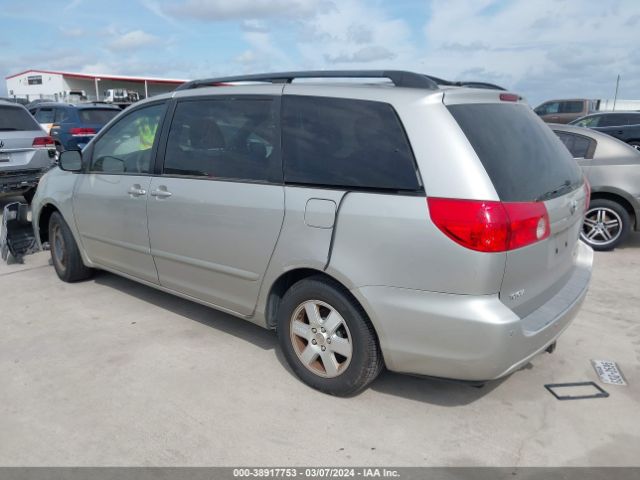 Photo 2 VIN: 5TDKK4CC7AS337974 - TOYOTA SIENNA 