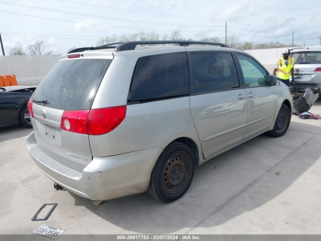 Photo 3 VIN: 5TDKK4CC7AS337974 - TOYOTA SIENNA 