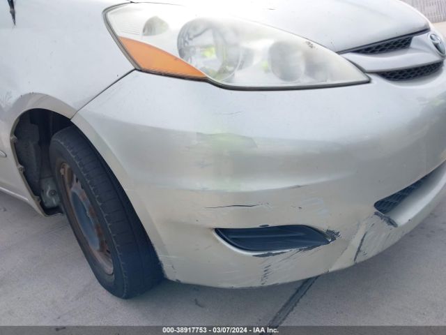 Photo 5 VIN: 5TDKK4CC7AS337974 - TOYOTA SIENNA 