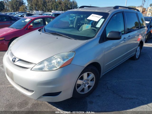 Photo 1 VIN: 5TDKK4CC8AS289806 - TOYOTA SIENNA 