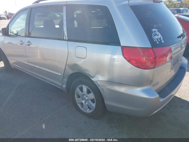 Photo 5 VIN: 5TDKK4CC8AS289806 - TOYOTA SIENNA 