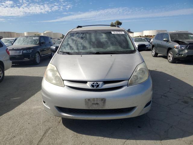 Photo 4 VIN: 5TDKK4CC8AS291247 - TOYOTA SIENNA CE 