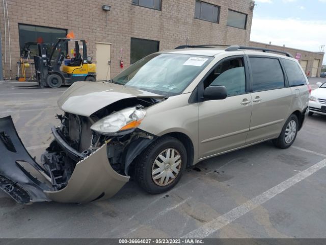 Photo 1 VIN: 5TDKK4CC8AS305115 - TOYOTA SIENNA 