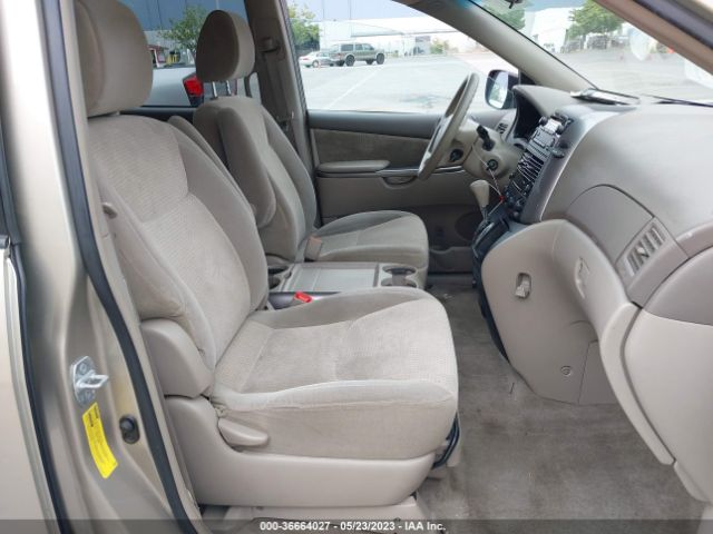 Photo 4 VIN: 5TDKK4CC8AS305115 - TOYOTA SIENNA 