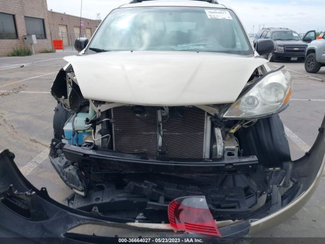 Photo 5 VIN: 5TDKK4CC8AS305115 - TOYOTA SIENNA 