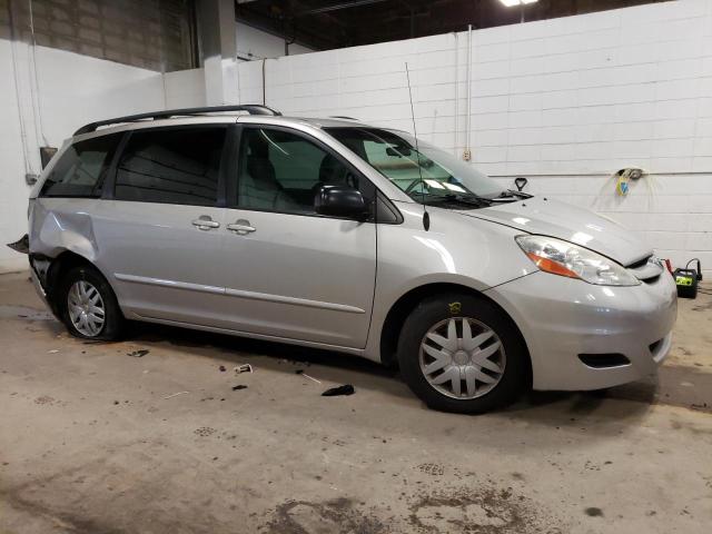 Photo 3 VIN: 5TDKK4CC8AS313909 - TOYOTA SIENNA CE 