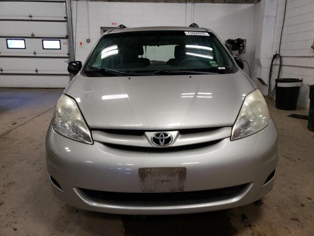 Photo 4 VIN: 5TDKK4CC8AS313909 - TOYOTA SIENNA CE 