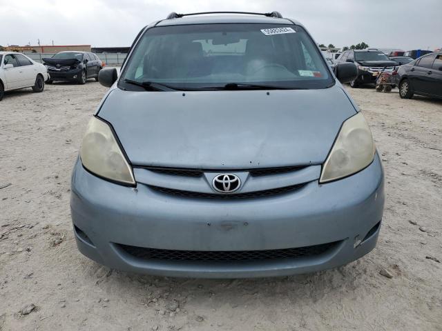 Photo 4 VIN: 5TDKK4CC8AS317779 - TOYOTA SIENNA CE 